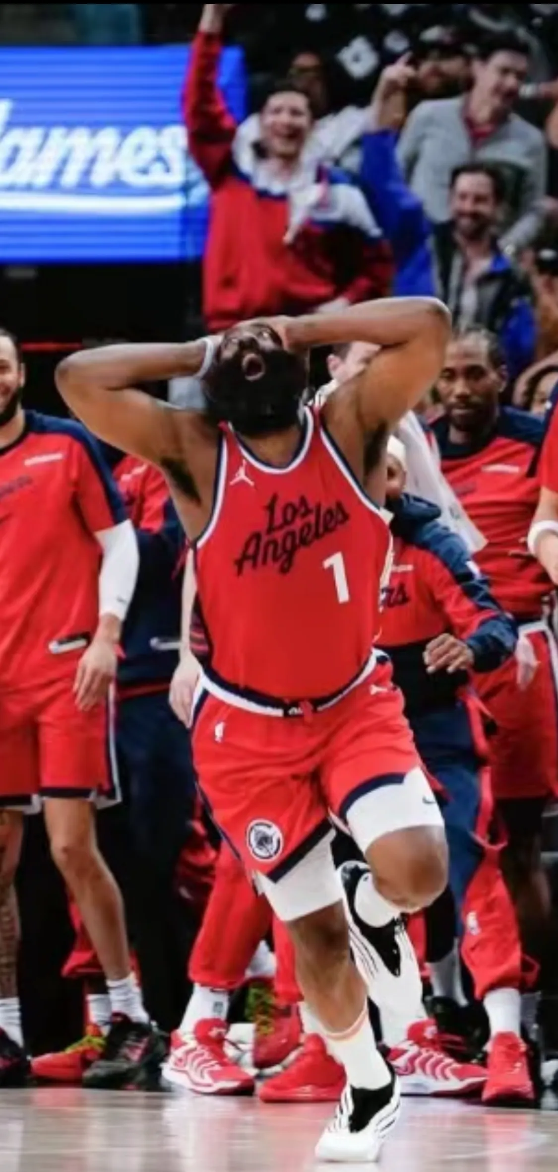 九游娱乐官网-哈登在巴塞罗那比赛中比赛局势复杂，表现优异引发热议！-九游娱乐官网