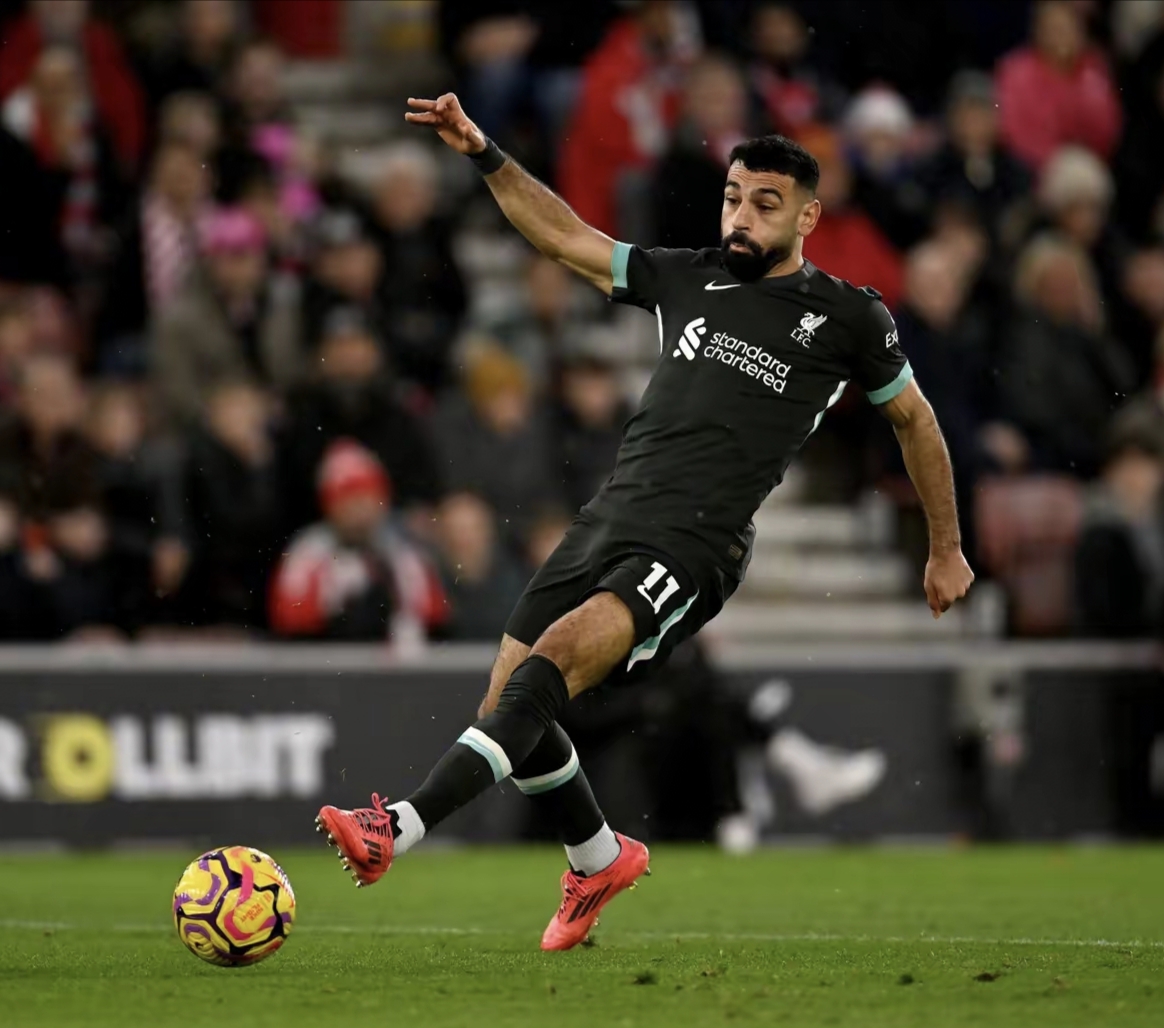 九游官网-萨拉赫在FPX比赛中重要助攻，领先优势明显引发热议！再创辉煌时刻-九游官网