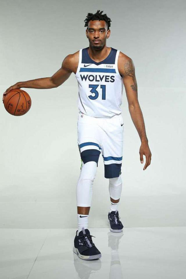 包含转折点丹佛掘金主帅复盘；欧联赛后攻防权衡；态度坚定；阵容厚度经受考验的词条